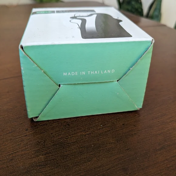 Hug Salt & Pepper Shakers NIB - Picture 5 of 8